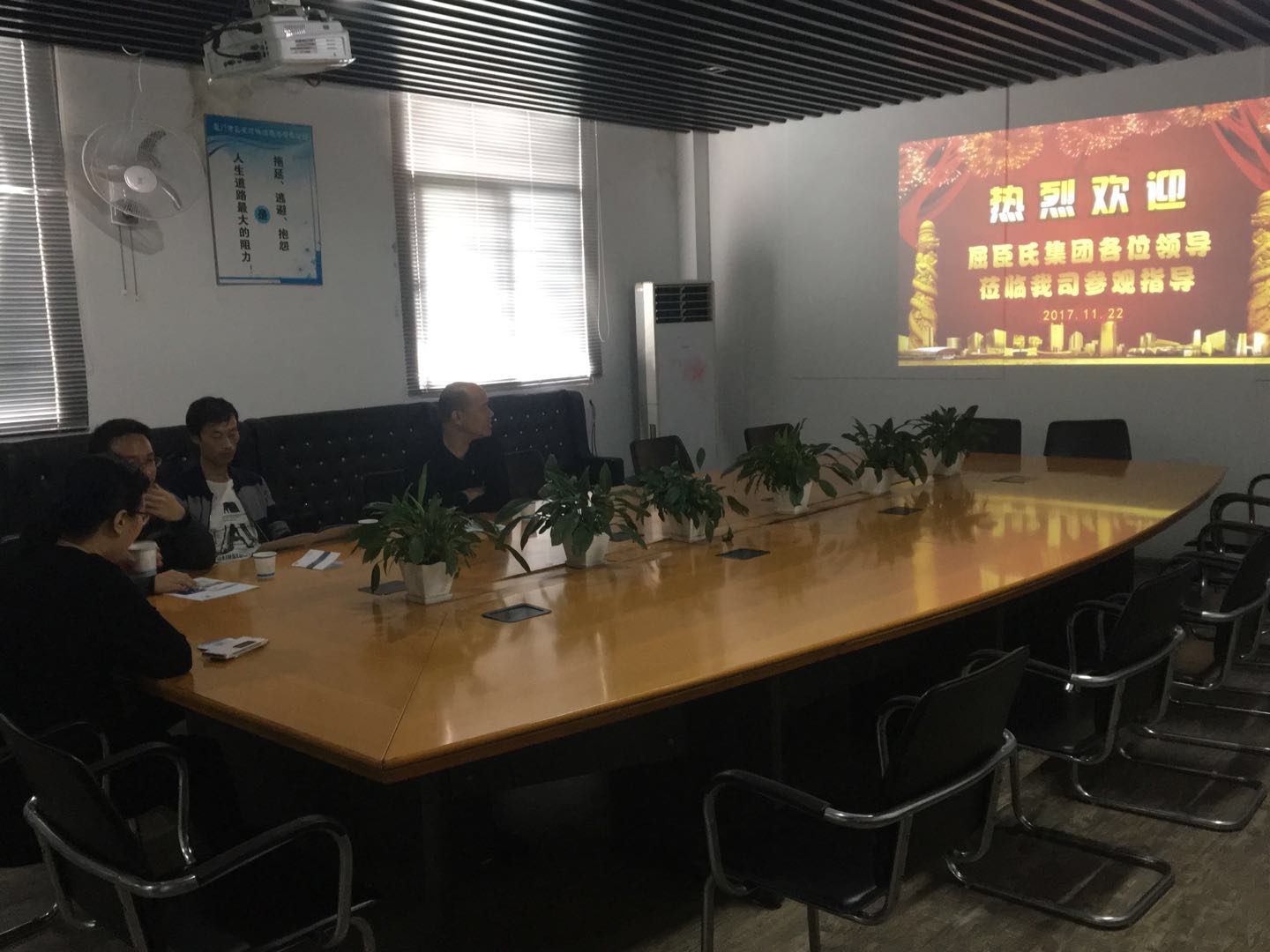 �y�������������������